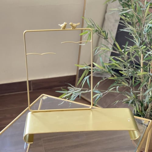 ستاند توزيعات معدني ذهبي