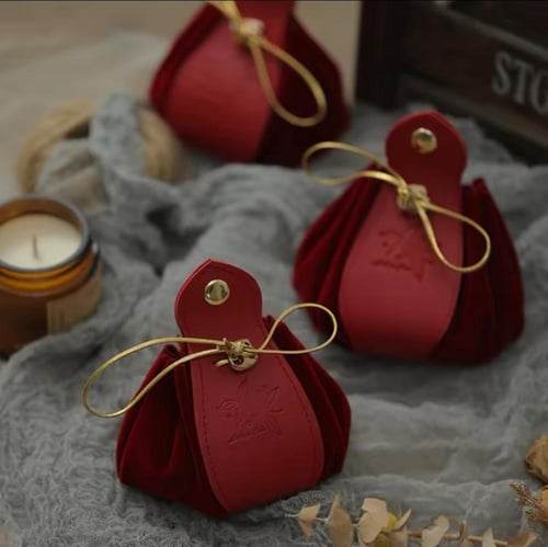 كيس هدايا مخملي فاخر برباط ذهبي