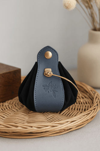 كيس هدايا مخملي فاخر برباط ذهبي