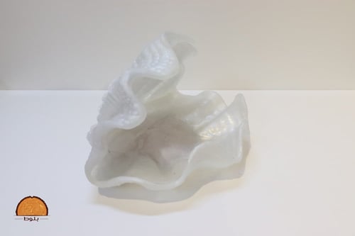 طبق تقديم بتصميم صدف