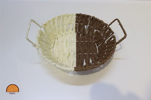 سلة ضيافة منسوجة بمقابض جانبية