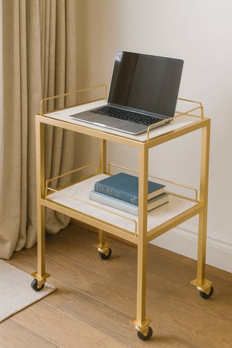 طاولة متحركة