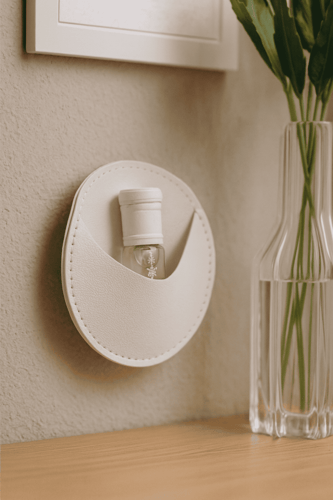 حامل هدايا جلد دائري بجيب