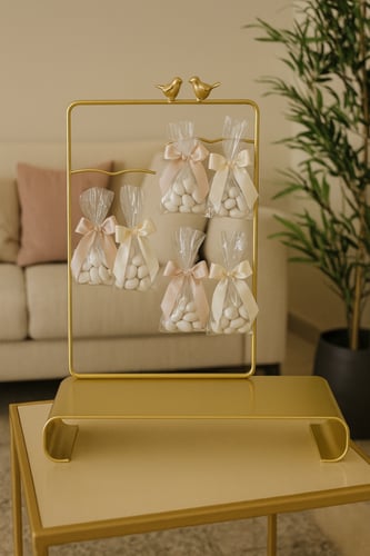 ستاند توزيعات معدني ذهبي