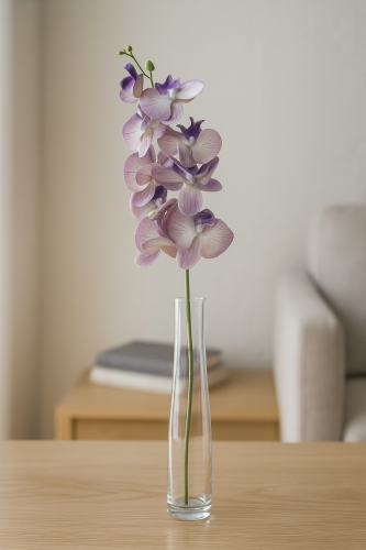 ورد اوركيد لحمي بقلب بنفسجي