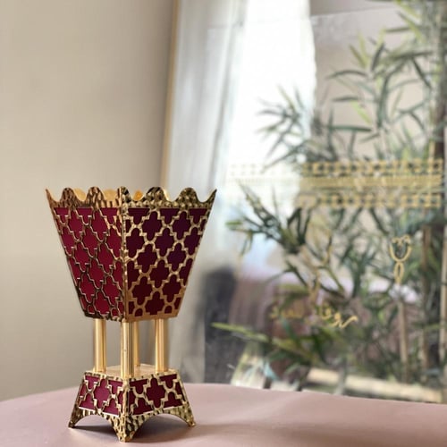 مبخرة معدنية فاخرة بزخرفة هندسية ذهبية