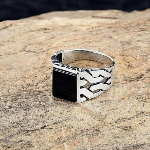 خاتم راقي من الفضة الخالصة عيار 925 بحجر عقيق أنيق