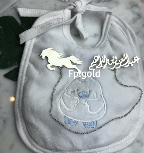 طقم بروشين ( بروش حصان+ بروش الاسم ثنائي)مطلي فضة