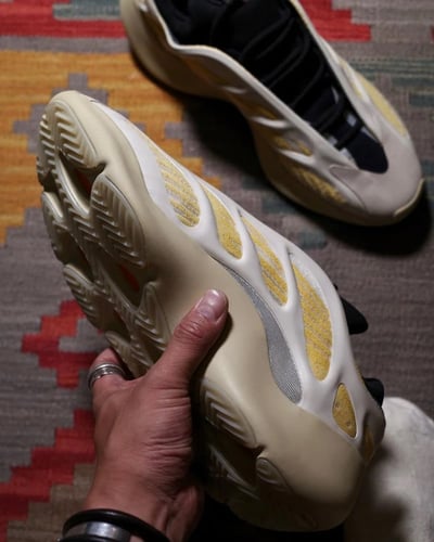 Adidas Yeezy 700 V3 Safflower