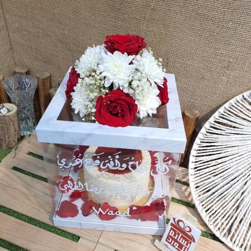 بوكس بالعبارة مع الورد و كيكة