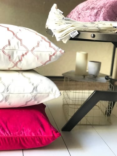 غطاء وسادة موروكون تطريز وردي معدني