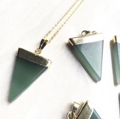 سلسله بتعليقه حجر اخضر