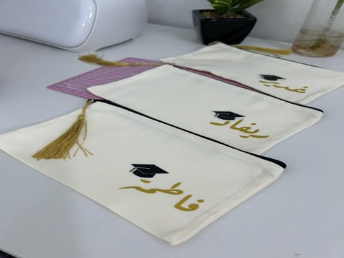 محافظ مع كتابة الاسم