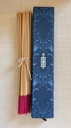 اعواد الند الفيتناميه والخاليه من المواد الكيميائي...