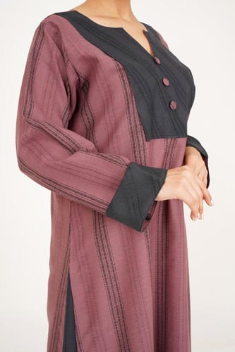 جلابية كتان مقلم لونين بأزرار من الأمام