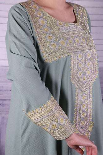 جلابيات كريب سادة بتطريز فاخر كم ماسك