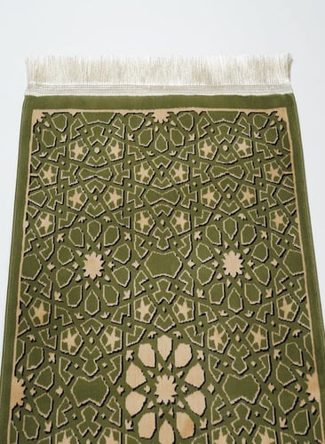 سجادة صلاة بتصميم باب الحرم النبوي