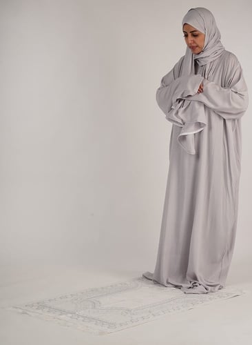 طقم صلاة سجى باللون الرمادي والتيفاني