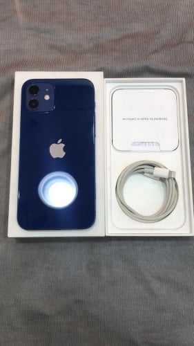 ايفون12 كحلي 256قيقا مستخدم اخو الجديد بكرتونه وجم...