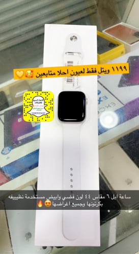 ساعة ابل 6 مقاس 44 لون فضي وابيض مستخدمة نظيييفه ب...