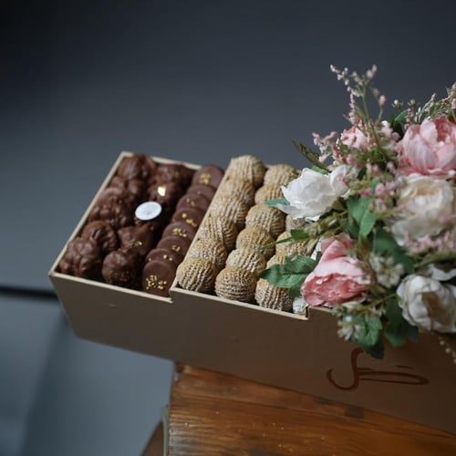 بوكس الفخامة ( صينية مدرجة 510 جم معمول و 520 جم ش...