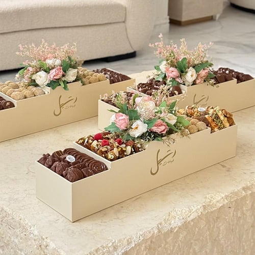 بوكس الفخامة ( صينية مدرجة معمول وشوكولاتة وبيتيفو...