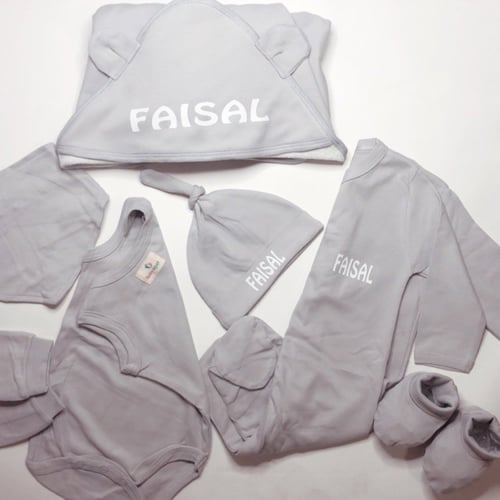 بكج مكون من 9 قطع عباره عن فوطه وطقم لبس بربتوز كا...