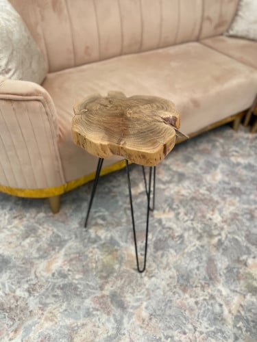 طاولة خدمة أو جانبية