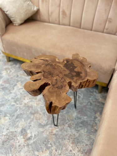 طاولة خدمة أو جانبية