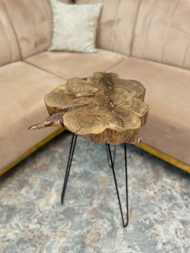 طاولة خدمة أو جانبية