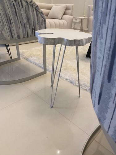 طاولة خدمة بلون ابيض