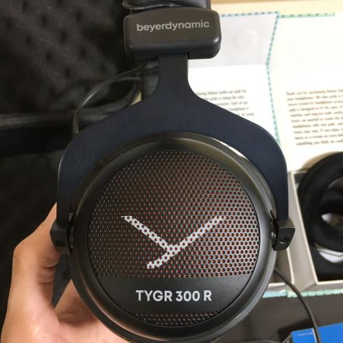 Beyerdynamic TYGR 300 R مع ملحقات إضافية