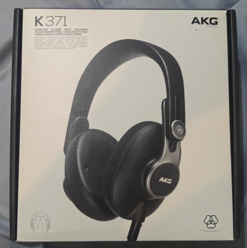 AKG K371