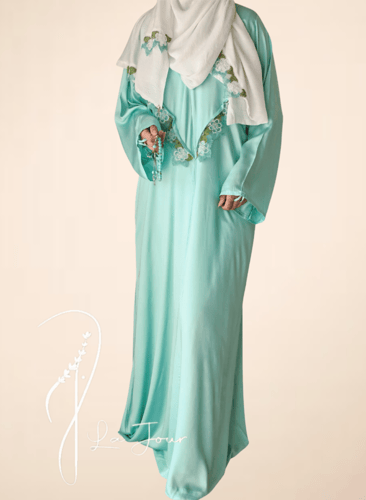 شرشف صلاة سستة اخضر مزين بالاويا اليدوي الفاخر