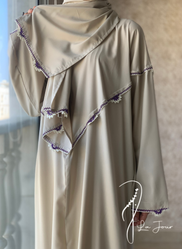 شرشف صلاة سحاب بيج مزين بالكروشي يدوي و الطرحة منف...