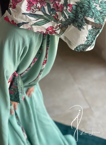 طقم شرشف صلاة أخضر وورد اطفال وسجادة وشنطة