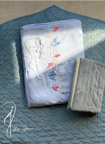 طقم شرشف صلاة كروشيه سماوي وسجادة و سبحة