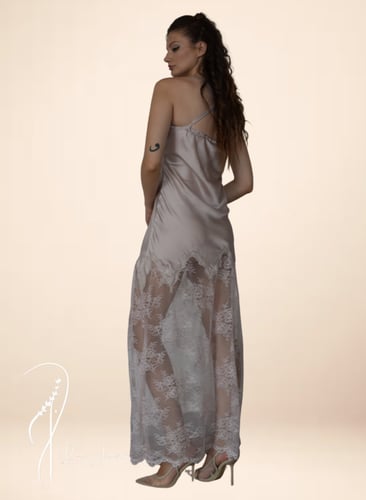 قميص نوم وروب وردي باستيل حرير و دانتيل