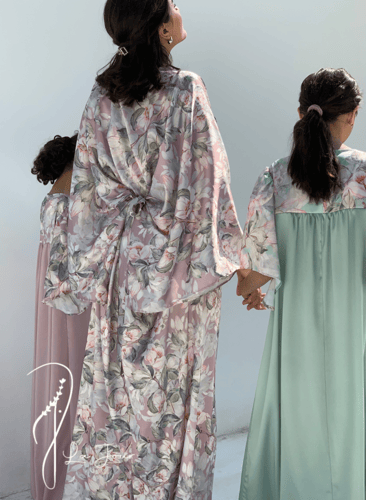 فستان حرير للأطفال بورود