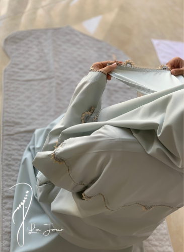 شرشف صلاة سحاب تفني مزين بالكروشي يدوي و الطرحة من...