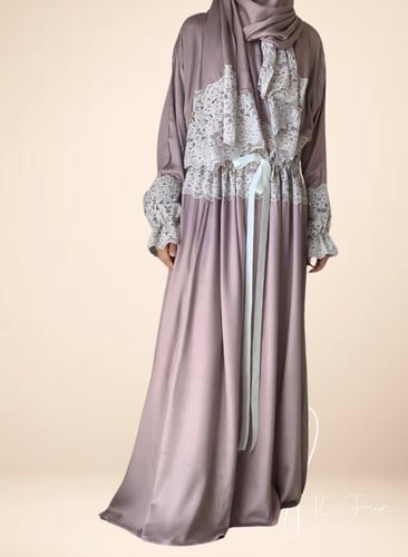 شرشف صلاة سستة دانتيل حزام موف على رمادي