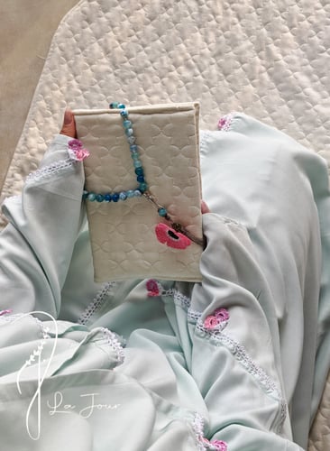 شرشف صلاة لف قطن بارد أخضر باستال مزين بكروشيه بنك...