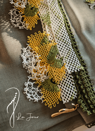 طرح زيتي غامق بوال مزينة بأويا يدوي فاخر تركي