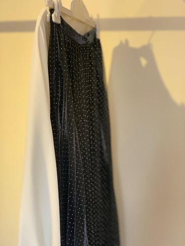 تايور تنورة وبلوزة