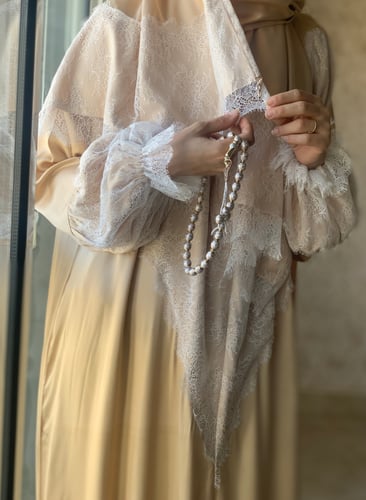 شرشف صلاة بيج دانتيل سحاب و الطرحة مثبتة