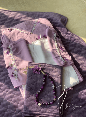 شرشف صلاة سستة موف فاتح بالكروشيه و الورد الاويا