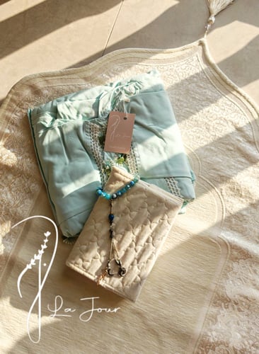 شرشف صلاة لف قطن بارد أزرق بستال بالورد الاويا ممي...