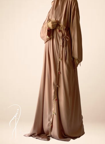 شرشف صلاة لف وردي على بني كروشيه يدوي و الطرحة منف...