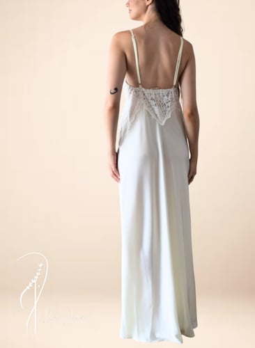 قميص نوم وروب اوف وايت حرير ستان