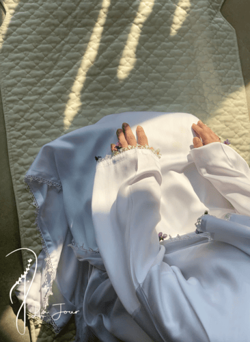 شرشف صلاة لف ابيض المزين بالكروشبه و الورد الاويا...